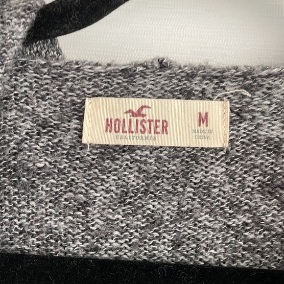 Hollister Sweater size medium. Tub5 - Picture 2 of 6